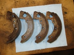 JOHN DEERE 316 318 330 332 420 TRACTOR REAR BRAKE SHOES (4) AM116982 $455+ JD