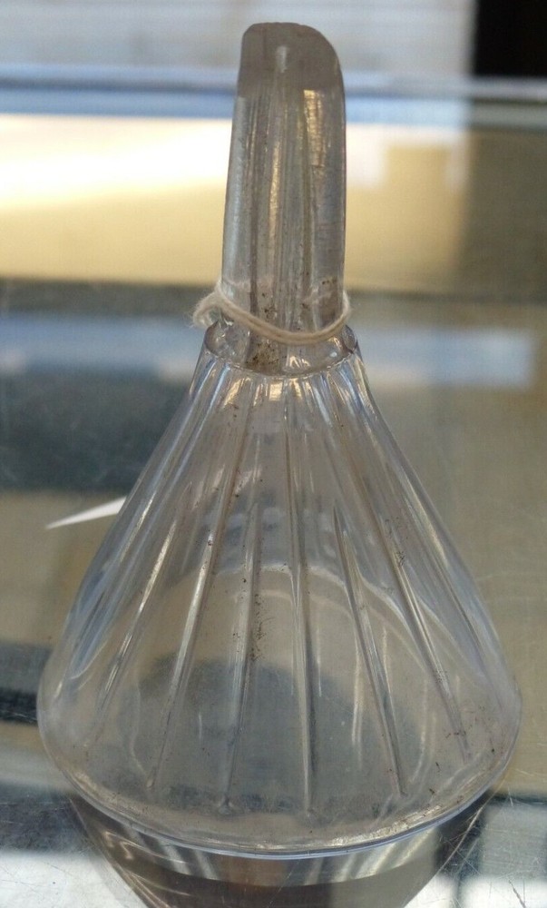 Embossed Vintage Glass Funnel (4 ounces)
