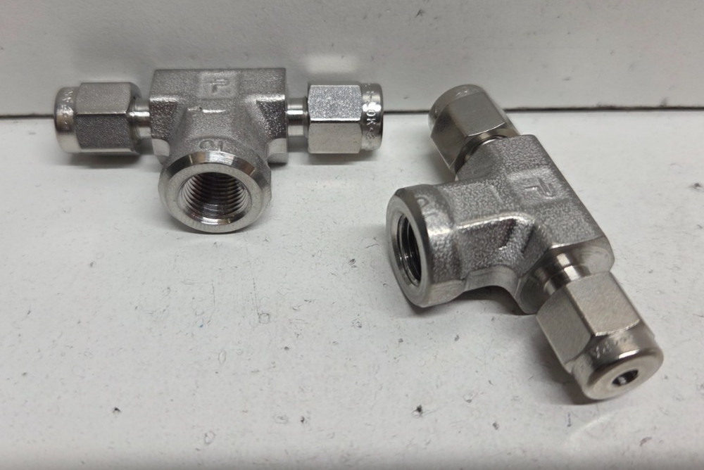 LOT OF 2 NEW NO BOX! PARKER 1/8″TUBE X 1/8″FNPT STAINLESS BRANCH TEES 2FBT2N-316