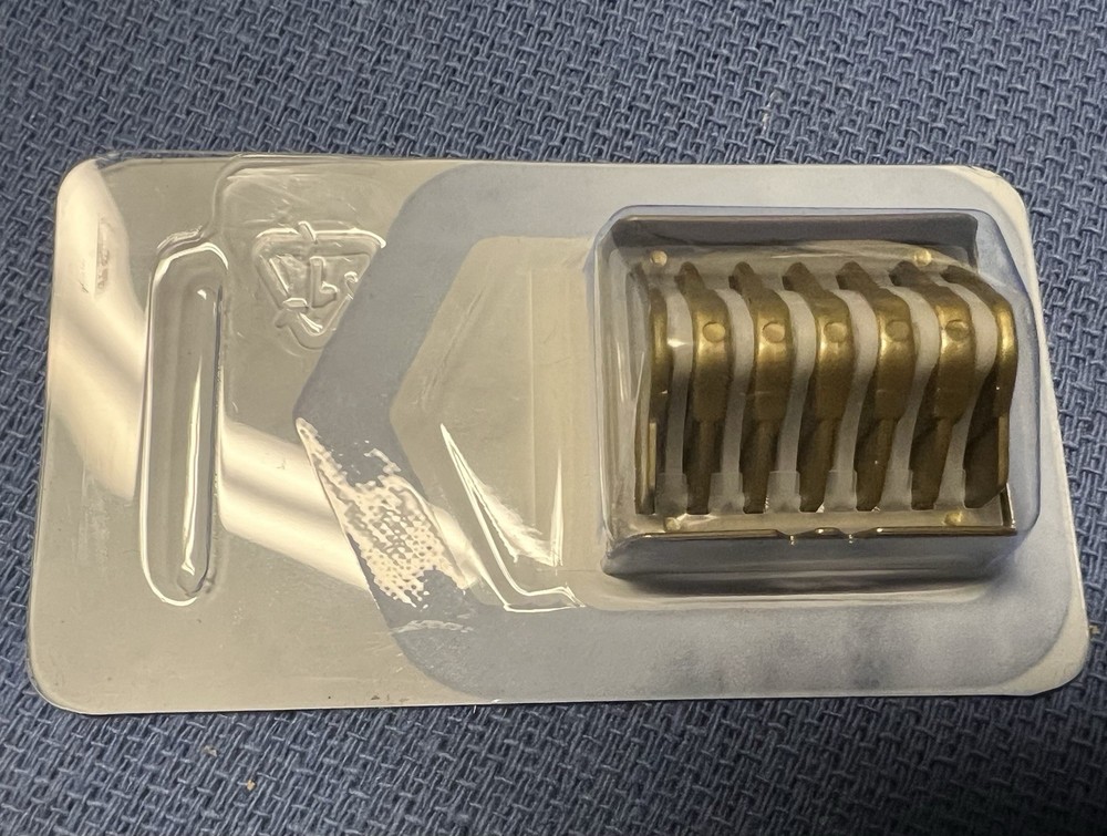 Weck 544250 Hem-o-lok Clips XL Size Exp 12/17/2028 – 1 Cartridge (6 Clips)
