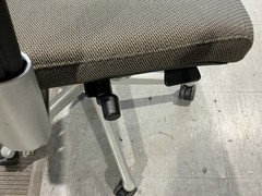 Haworth Zody Office Chair w/ Gray Mesh Back