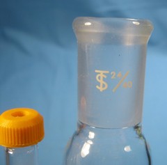 DELTAWARE 125 ML POWDER ADDITION FUNNEL WITH PTFE AUGER 24/40 FREE SHIPPING