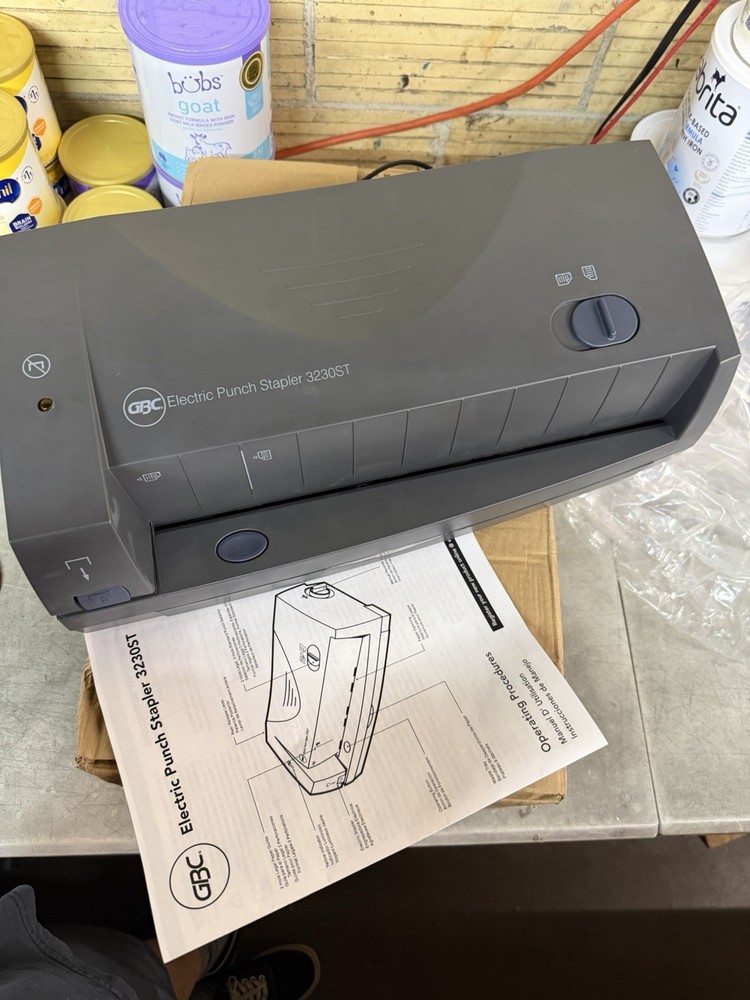 NEW GBC Electric Punch/Stapler 3230ST 7704280