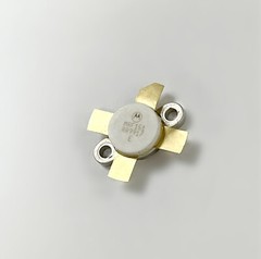 MRF151 RF Power Field-Effect Transistor 150 W to 175 MHz 50 VDC NEW Fast Ship
