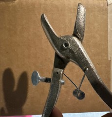 Hog Ring Crimping Tool & 1 Box Decker’s Hump Hill’s Hog Rings