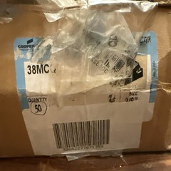 Box of 50- 38MCQD – Eaton 3/8″ Duplex Quick-Lok Pro MC Connectors Zinc Die Cast