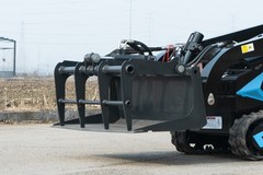 Mini Skid Steer Heavy Duty Grapple Bucket Solid Bottom– Fits TYPHON STOMP X1300