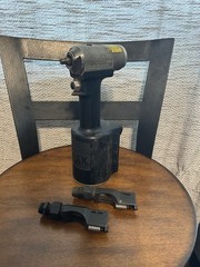 Huck Model 227 Pneumatic Riveter Gun Untested
