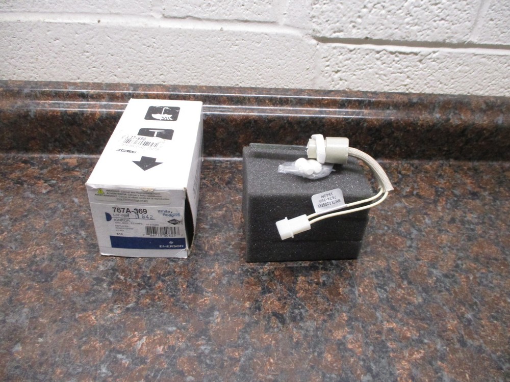 OEM White-Rodgers Emerson Furnace Ignitor 120 volt 60Hz 5.0Amps P/N: 767A-369
