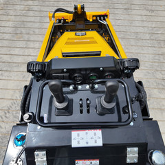 TYPHON STOMP V900 1.4Ton Skid Steer Loader w Kubota 25HP 3-Cylinder D1105 Engine