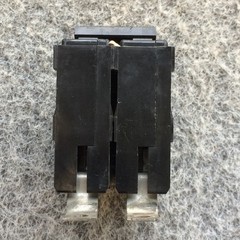 Siemens B220 Circuit Breaker 20A 2Pole 120/240VAC 10KAIC Bolt On Panel Mount