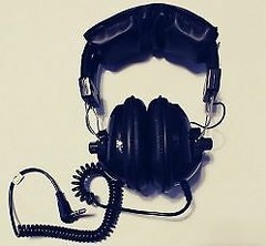 Headphones with Mono and Stereo switch. volume control included