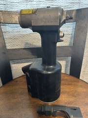 Huck Model 227 Pneumatic Riveter Gun Untested