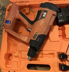 RAMSET T4 NAIL GUN KIT, GAS TOOL, CORDLESS, 2 BATTERIES, CASE AND CHARGER