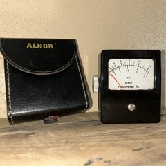 Vintage ALNOR Velometer Jr. Air Velocity Dual Scale in FPM w/ Protective Case