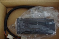 1PC New Yaskawa SGM-04V312 SGM04V312 Servo Motor In Box