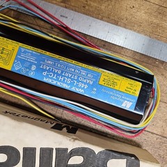 (2) New MAGNETEK UNIVERSAL BALLASTS 446LSLHTCP 120V F40 T12 RS • ☆USA