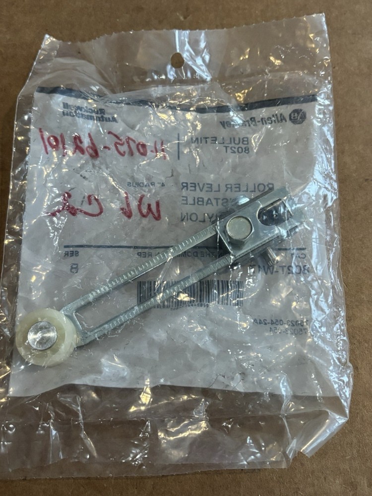 Allen Bradley 802T-W17 Limit Switch Adjustable Roller Metal Lever Nylon Wheel 4”