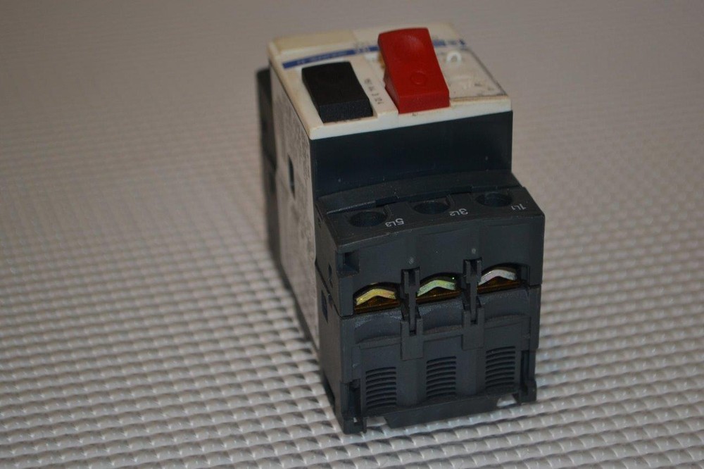 ONE USED TELEMECANIQUE/SQUARE D MOTOR PROTECTION CIRCUIT BREAKER GV2ME16.