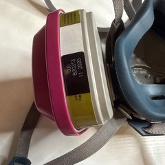 3M QUICK LATCH HALF FACE RESPIRATOR MASK & 2-NIOSH 60926 CARTRIDGE MED