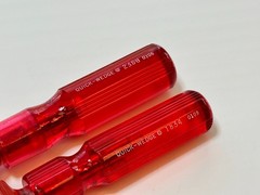 NEW 2pc Quick Wedge Screwdriver Pair Set Red Plastic Handle Model 2356 1834 NOS