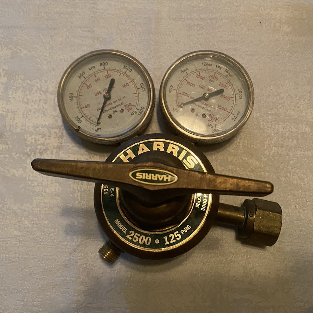 Harris Model 2500 Regulator