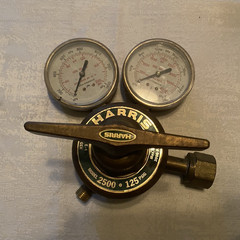 Harris Model 2500 Regulator