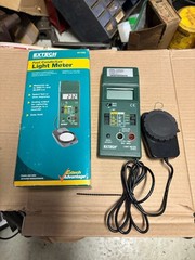 Extech 401025 Digital Light Meter 0-5000 Foot Candles 0-50000 Lux