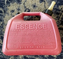 Rubbermaid Essence 2.5 Gallon Red Vented Gas Can Pre Ban 1226 w/ Cap USA 2 1/2