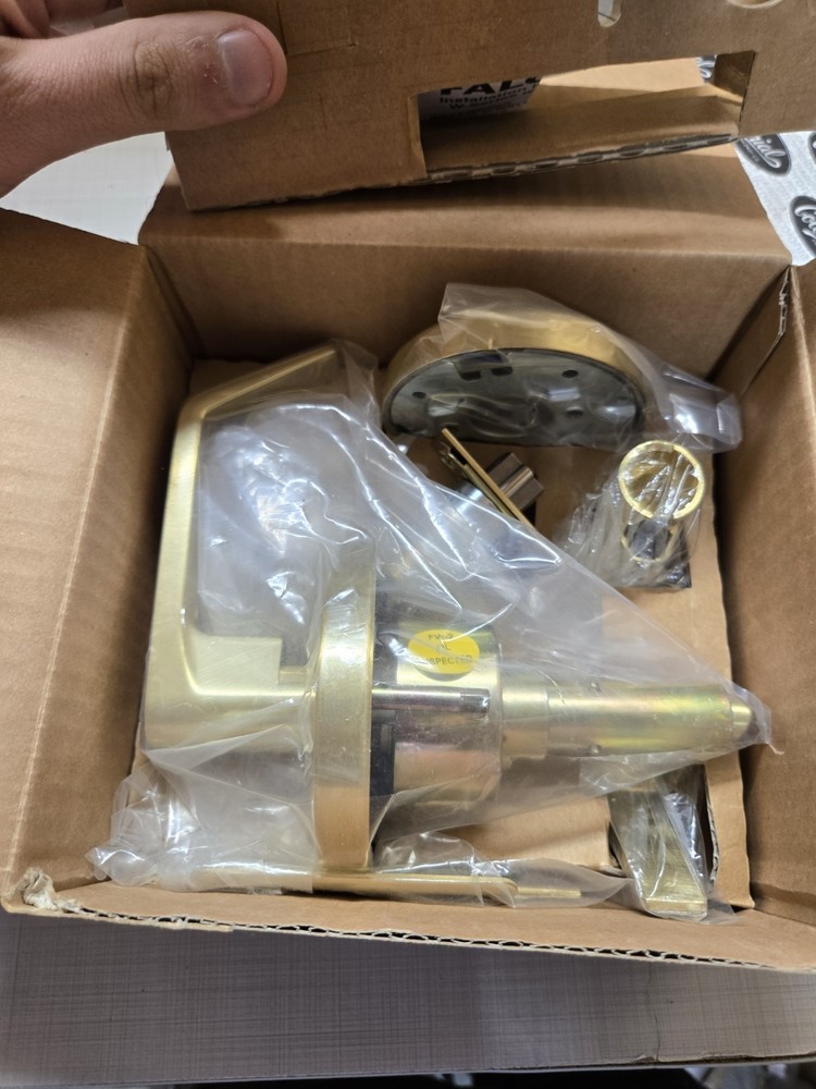 Falcon W511PD DAN 606 (DANE) Entry/Office Lever Lock Satin Brass