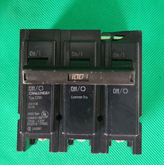 CHALLENGER C3100 3POLES 100A 240V CIRCUIT BREAKER [2RE4-1]