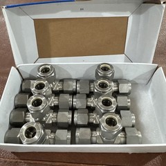 Box of 8 Swagelok Stainless Steel Union Tee Union Fitting, 3/8″ OD, SS-600-3