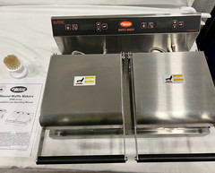 Hatco RWM-2B 7″ Double Belgian Waffle Maker – 120V, 1800W