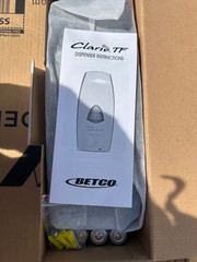 Clario TF 91968-00 Black Touch Free Soap Dispenser Betco with key batteries NEW