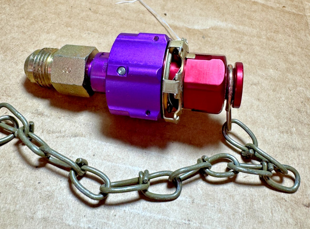 AEROQUIP Nut 15557-25-5D Quick disconnect coupling with Cap