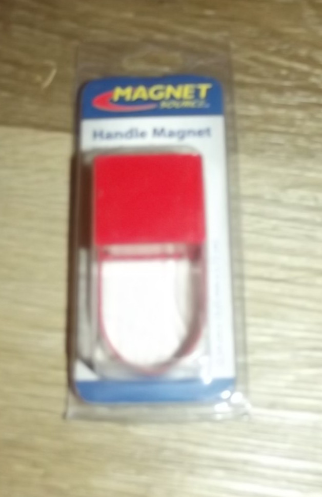 Magnet Source 1 in. L X .75 in. W Red Ceramic Handle Magnet 25 lb. 1 pc H105