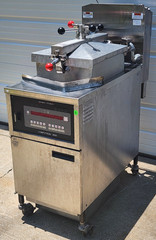 2022 HENNY PENNY PFE500 VELOCITY ELECTRIC PRESSURE FRYER