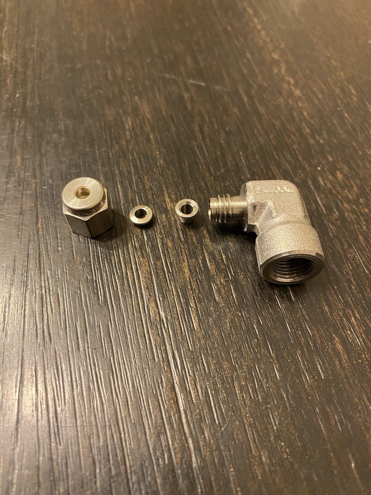 SWAGELOK SS-200-8-2 STAINLESS STEEL fitting 1/8”tube x 1/8”fnpt 90° Elbow