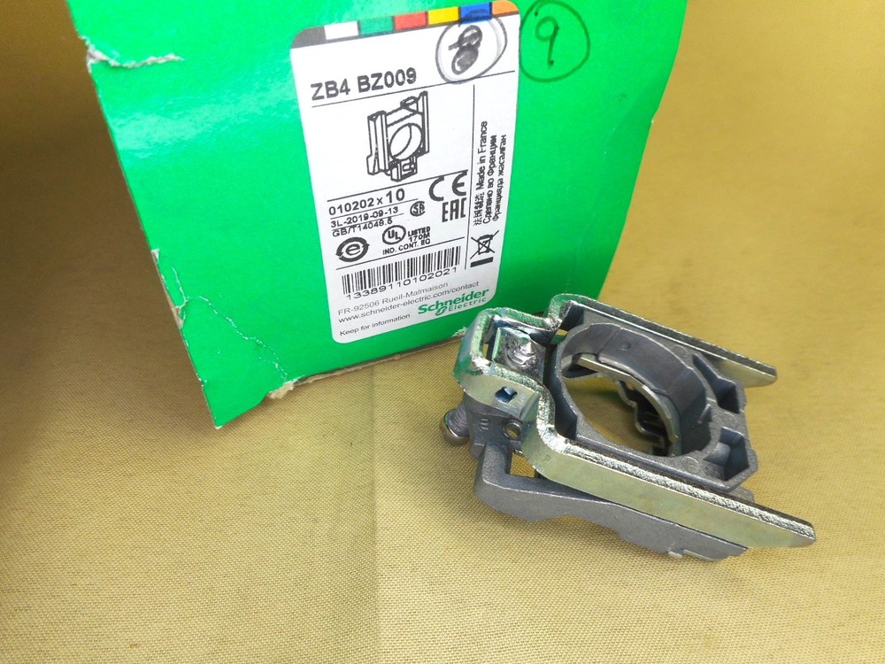 SCHNEIDER ELECTRIC Telemecanique, ZB4BZ009 mounting collar (NIB)
