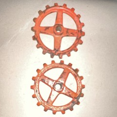 Pair of Orange Metal Gears 348781 for Grain Drill or Planter