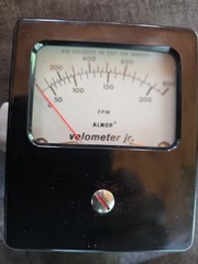Vintage Alnor Velometer Jr. Air Velocity Dual Scale in FPM Instrument With case