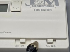 Simple Comfort 2000 Controls Heat/Cool Non-Programmable Thermostat
