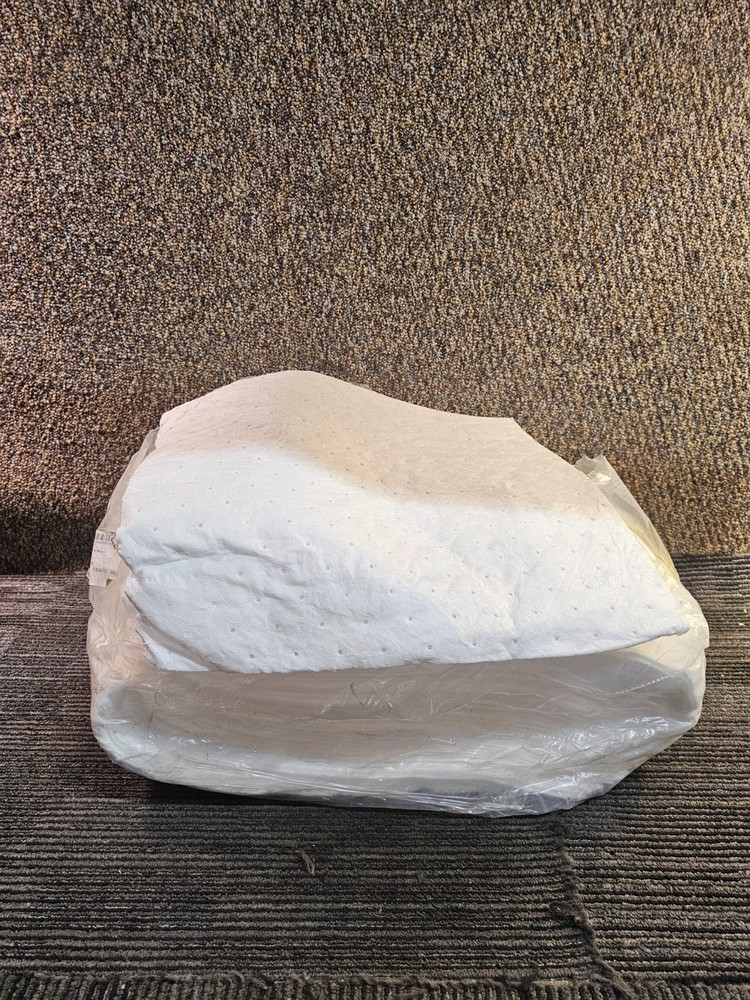 (QTY 100) TaskBrand OS-MAB-P 15-In x 18-In White Oil Sorbent Pad Polypropylene