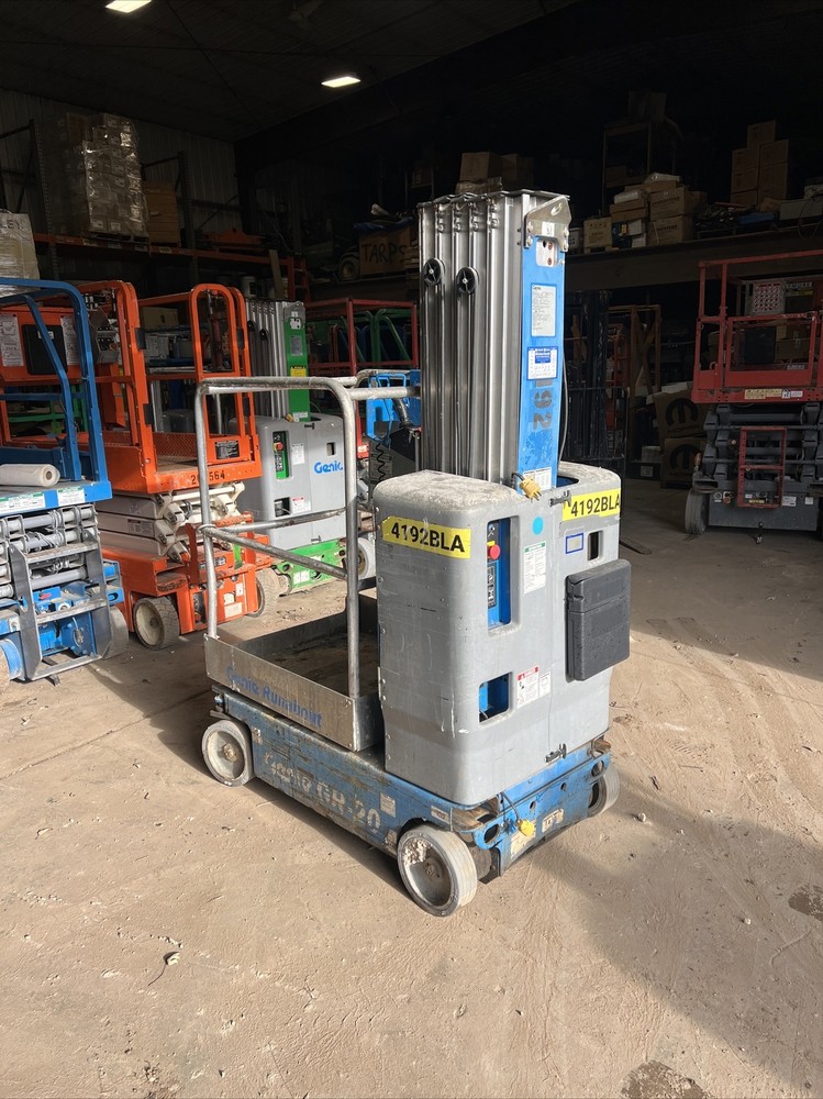 2013 GENIE GR20 20’ ELECTRIC RUNABOUT SCISSOR VERTICAL MAST DRIVABLE MAN LIFT GR