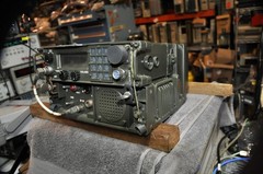 Magnavox AM-7176A/VRC-83 Amplifier w/ Magnavox RT-1319B/URC PRC-113 Radio