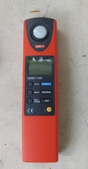 Uni-T 5URG1 Light Meter,0 To 2,000Fc,0 To 20,000Lux. JHB4