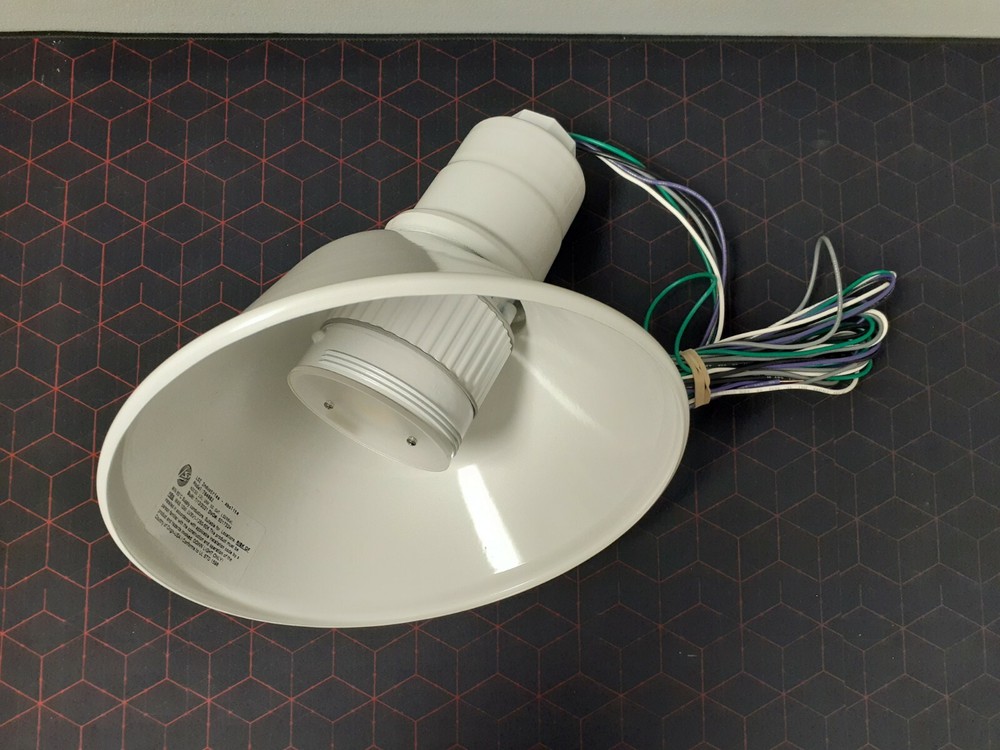 LSI INDUSTRIES 9″ ABOLITE ANGLED REFLECTOR FIXTURE GLOSSY WHITE-AD150/764982
