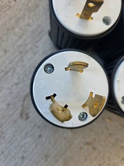 32, Lot Hubbell Hbl 2621 30a 250 Vac 16 HUBBELL & 16 COOPER PLUGS $250 FREE SHIP