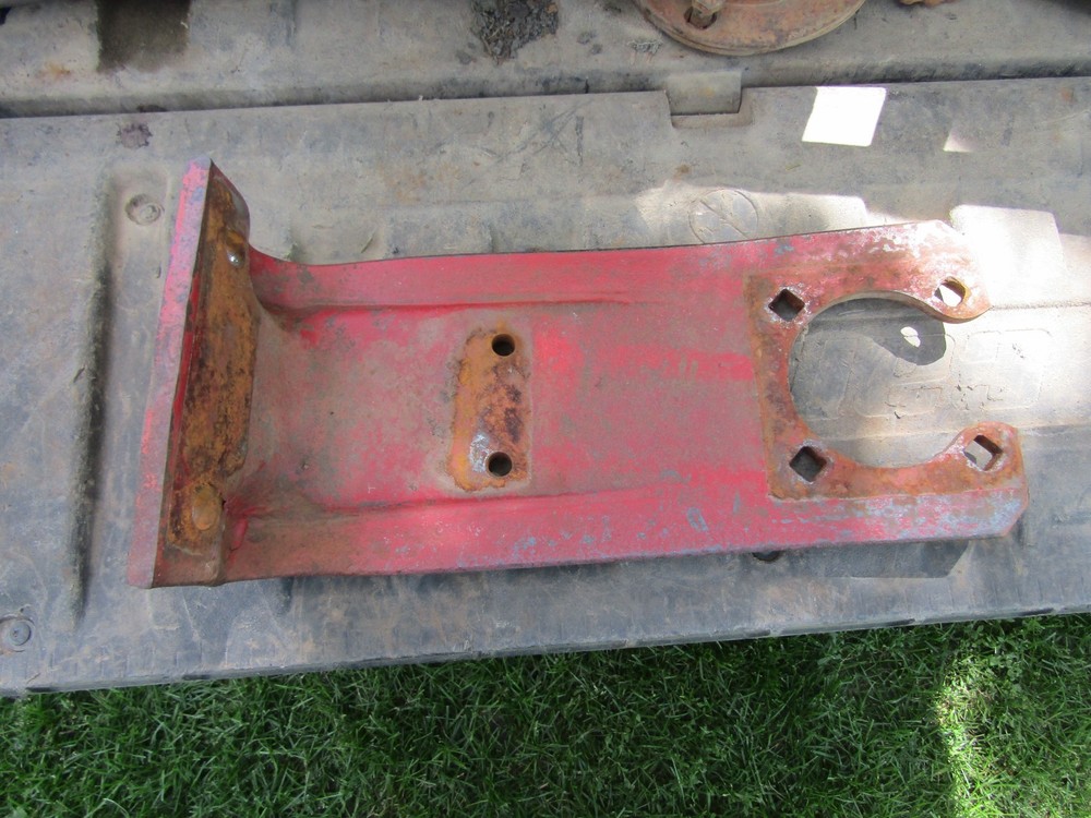 1 MF 520 620 820 DISC GANG BEARING HOLDER STANDARD DISK MASSEY FERGUSON 664775M3