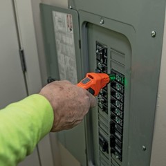 ET310 AC Circuit Breaker Finder Electric and Voltage Tester with Integrated GFCI